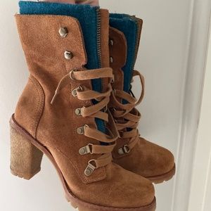 UGG’s Tan Lace Up Combat Booties 5 1/2